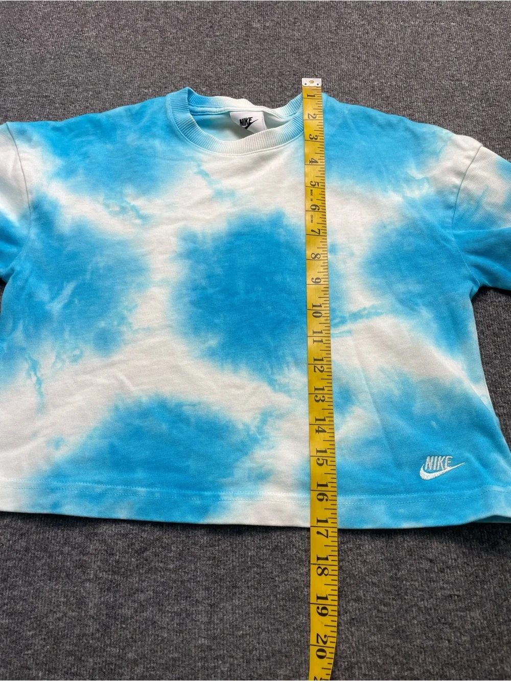 NWT Nike Kids Size Medium Blue White Tie Dye Slouchy Boxy Long Sleeve Crop Top